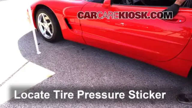 2002 Chevrolet Corvette 5.7L V8 Convertible Pneus et roues Vérifier la pression des pneus